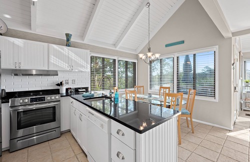 Seabrook Island Cottage | Updated 3BR/2BA Cottage! Close to beach! Golf Course Views! Amenity Cards Available!