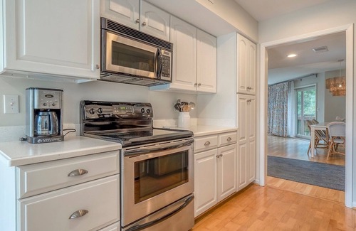 Spinnaker Beachhouses House | Updated, 3BR End Unit Spinnaker w/Beach Boardwalk Access Across Street! Amenity Cards!