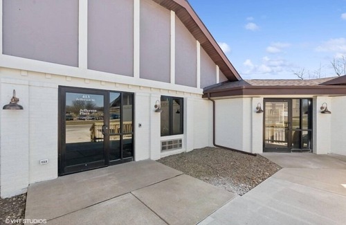 Pella Apartment | Updated apartment at Mid North Flats!