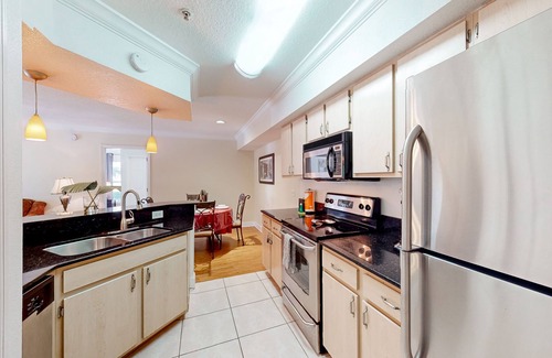 Orlando Apartment | Updated apartment with community pool & gym - balcony, W/D, and great location