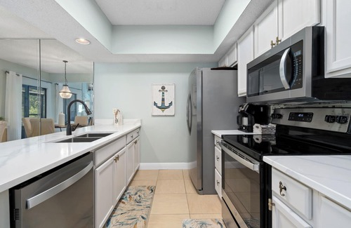 Orange Beach House | UPDATED BATHS! LAST MINUTE DEALS-Coastal Modern END UNIT in OBA-WALK Everywhere!