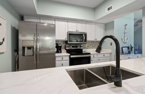 Orange Beach House | UPDATED BATHS! LAST MINUTE DEALS-Coastal Modern END UNIT in OBA-WALK Everywhere!