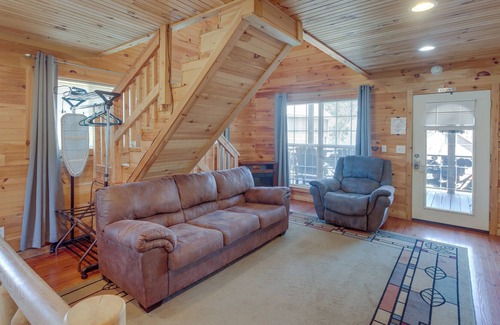 Bryant Apartment | Updated Bryant Cabin w/ Hot Tub & Lake Views!