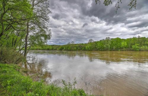 Calico Rock House | Updated Cabin on White River by Boat Landing!