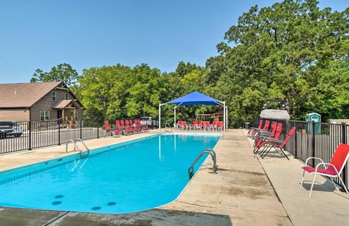 Lampe House | Updated Cabin with Direct Lake Access and Pool!