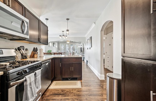 Milwaukee House | Updated Clean 2 BDRM Lower Apartment