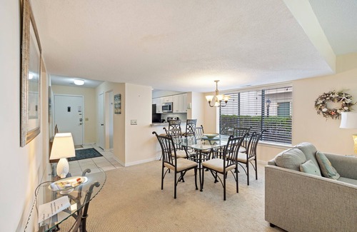 Hilton Head Condo | Updated First Floor flat 2 BR Condo 2 Pools Bikes & Beach Gear included