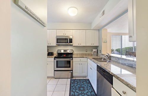 Hilton Head Condo | Updated First Floor flat 2 BR Condo 2 Pools Bikes & Beach Gear included