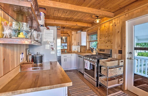 Glen Arbor Cottage | Updated Glen Arbor Cottage on Lake: Dock & Mooring