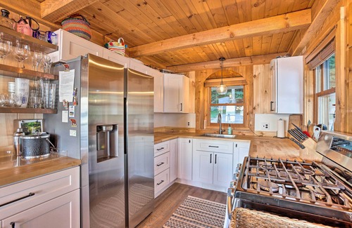 Glen Arbor Cottage | Updated Glen Arbor Cottage on Lake: Dock & Mooring