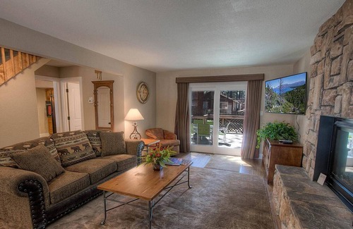 Rancho Bijou House | Updated Home, Fenced Yard, BBQ w/Deck, Fireplace, by Heavenly (HCH0682)