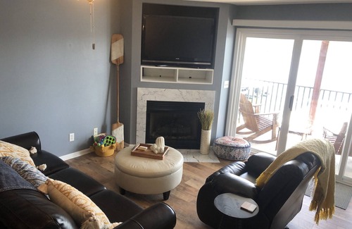 Kaiser Condo | Updated Lakefront Condo 2/2, Amazing Views, Location, Pool, Waterfront Patio!