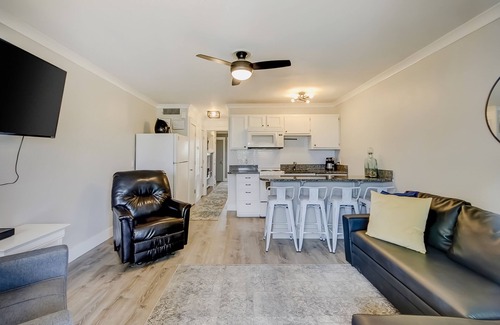 Isle of Palms Condo | Updated oceanfront condo with balcony, AC, WiFi, pool, pier, & beach access