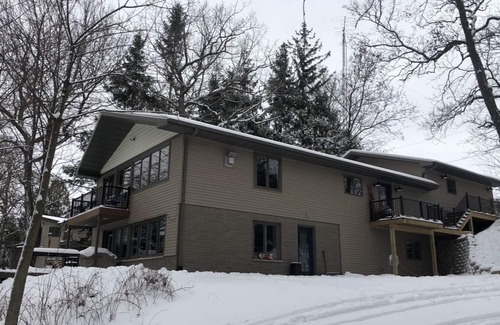 Fond du Lac House | Updated private lake home-minutes from Fond du Lac, 20 minutes from EAA.