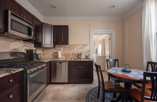 Uptown Historic District Condo | Updated Quiet and Comfortable Uptown 1br Apt