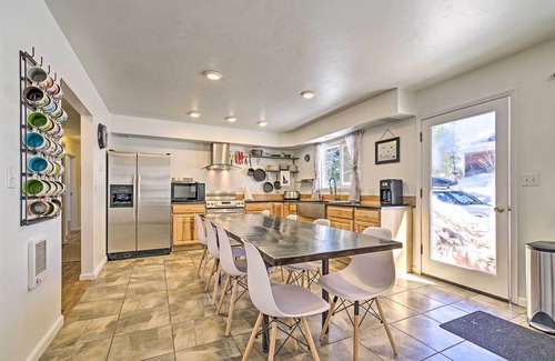 McCall Cabin | Updated Rustic Retreat Cabin: Walk to Payette Lake