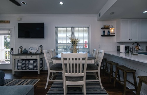 Edisto Island Condo | Updated Second Floor Condo w/Free Pool Access; Direct Beach Access; Cable TV/WiFi Access