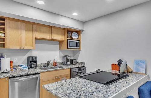 South Beach Condo | UPDATED STUDIO VILLA IN SEA PINES, WALK TO BEACH & SOUTH BEACH MARINA