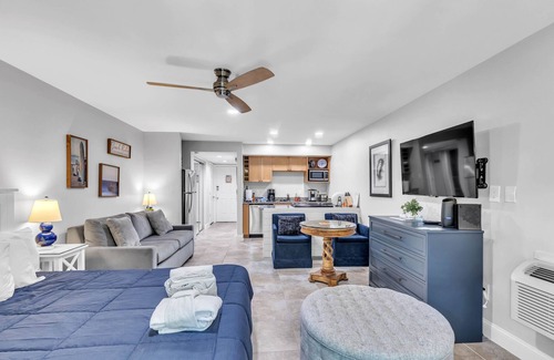 South Beach Condo | UPDATED STUDIO VILLA IN SEA PINES, WALK TO BEACH & SOUTH BEACH MARINA