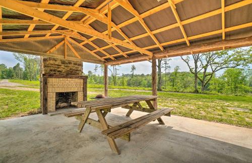 Ozark House | Updated Studio Cabin in Ozark with Yard and Mtn View