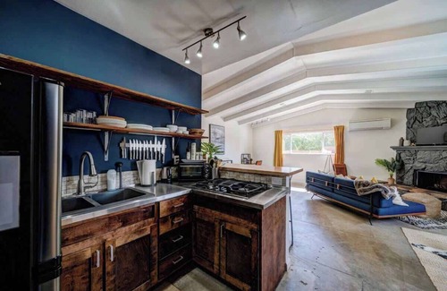 Redding House | Updated Studio near Central Redding w/Hot Tub