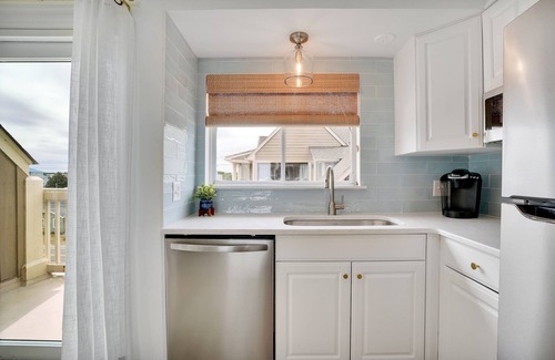 Wilmington Beach Condo | ~Updated~ Top Floor Oceanfront Penthouse - Pool, Large Deck, Stunning Views!