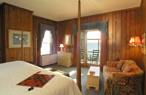 Oxford Hotel | Upgraded King at Boutique Hotel, Private Beach, Walk to Restaurants & Shops