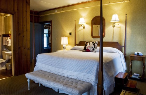 Oxford Hotel | Upgraded King at Boutique Hotel, Private Beach, Walk to Restaurants & Shops