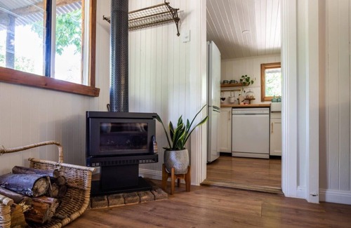 Wandiligong Cabin | Upon a Star - Welcoming you to the most charming holiday retreat, nestled in the picturesque village of Wandiligong, Victoria.