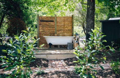 Wandiligong Cabin | Upon a Star - Welcoming you to the most charming holiday retreat, nestled in the picturesque village of Wandiligong, Victoria.