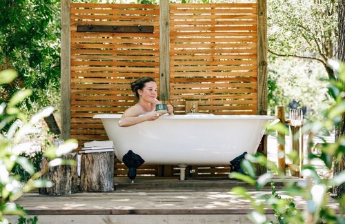 Wandiligong Cabin | Upon a Star - Welcoming you to the most charming holiday retreat, nestled in the picturesque village of Wandiligong, Victoria.
