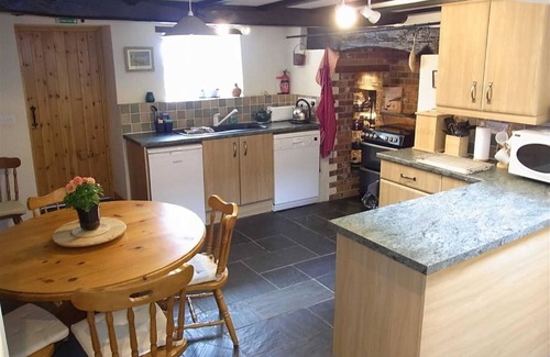 Church Stoke Cottage | Upper Castlewright Cottage - spectacular views, historic gateway to Wales