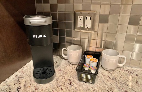 Downtown Baltimore House | Upscale 2BD/1.5BA townhome mins to JHH & downtown