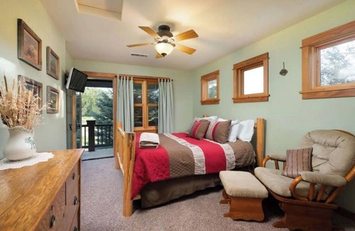 Bozeman House | Upscale 2BR Suite in Bozeman Big Sky Country, Pet & Kid Friendly, 5 Mins to Town