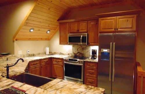 Lake Oconee Apartment | Upscale Apt Available for short/long stays. Kitchen, bath, laundry w/Generator