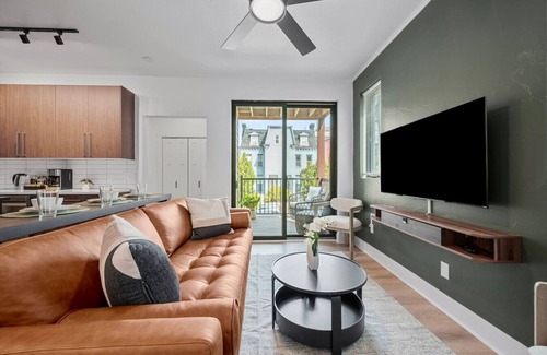 Shadyside Apartment | Upscale Double King Suite|4 Beds| Premier Location