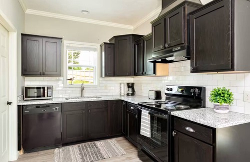 Harvest Apartment | Upscale Duplex Getaway for 4 near Madison