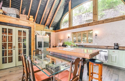 Houston House | Upscale Getaway on Smith Lake w/Boat Dock