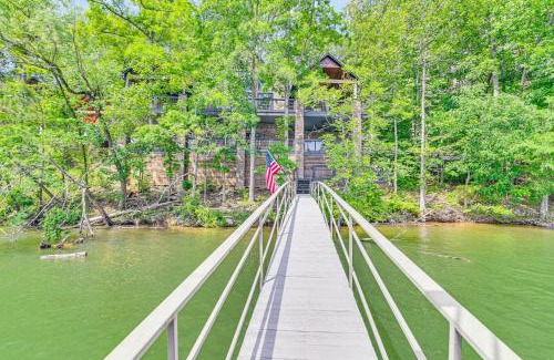 Houston House | Upscale Getaway on Smith Lake with Boat Dock