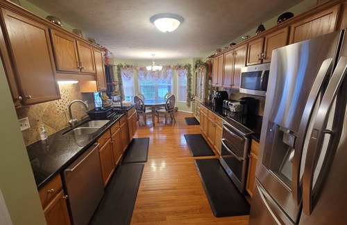 South View House | Upscale, Hot Tub, Gazebo, Basketball, Near Lake, 15 m to airport in Hope Mills