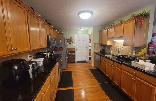 South View House | Upscale, Hot Tub, Gazebo, Basketball, Near Lake, 15 m to airport in Hope Mills