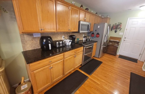 South View House | Upscale, Hot Tub, Gazebo, Basketball, Near Lake, 15 m to airport in Hope Mills