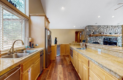 North Upper Truckee House | Upscale house with 2 living areas, open layout, hot tub, backyard, & luxe suite