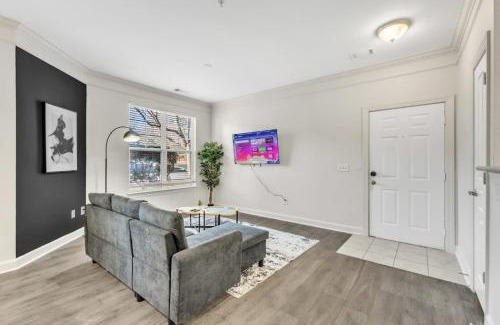Southwest Raleigh Apartment | Upscale King 1BR Suite to Downtown Raleigh