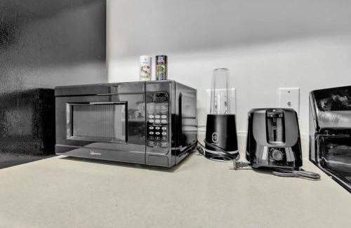 Southwest Raleigh Apartment | Upscale King 1BR Suite to Downtown Raleigh