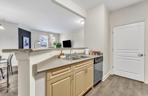 Southwest Raleigh Apartment | Upscale King 1BR Suite to Downtown Raleigh