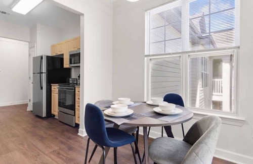 Cary Apartment | Upscale King 2BR Suite Mins Downtown Raleigh!