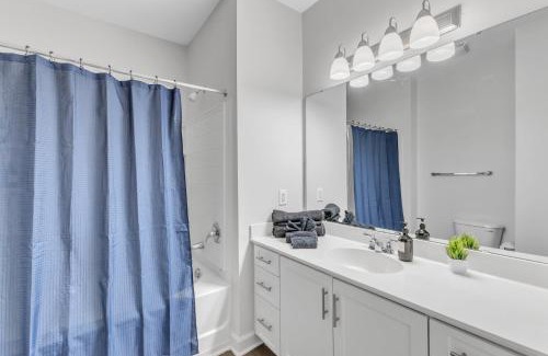 Southwest Raleigh Apartment | Upscale King 2BR Suite Mins to Downtown Raleigh!