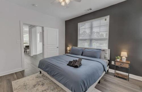 Southwest Raleigh Apartment | Upscale King 2BR Suite Mins to Downtown Raleigh!