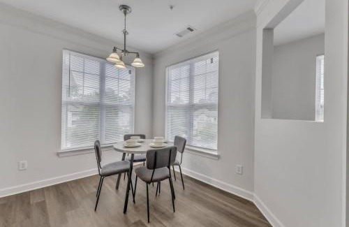 Southwest Raleigh Apartment | Upscale King 2BR Suite Mins to Downtown Raleigh!